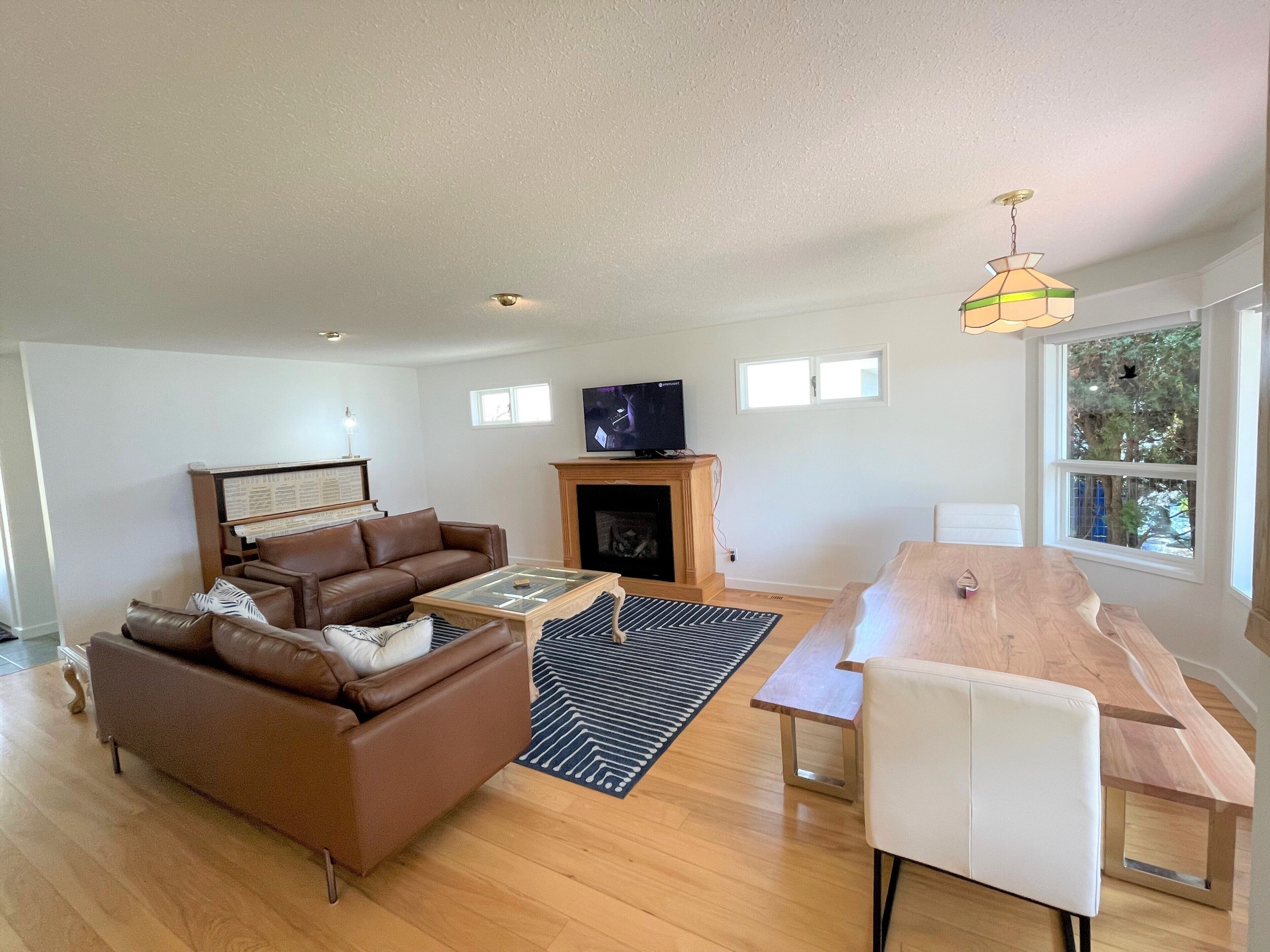 Spacious Bungalow w/ Private Pathway to Shuswap Lake. Comes with Buoy!