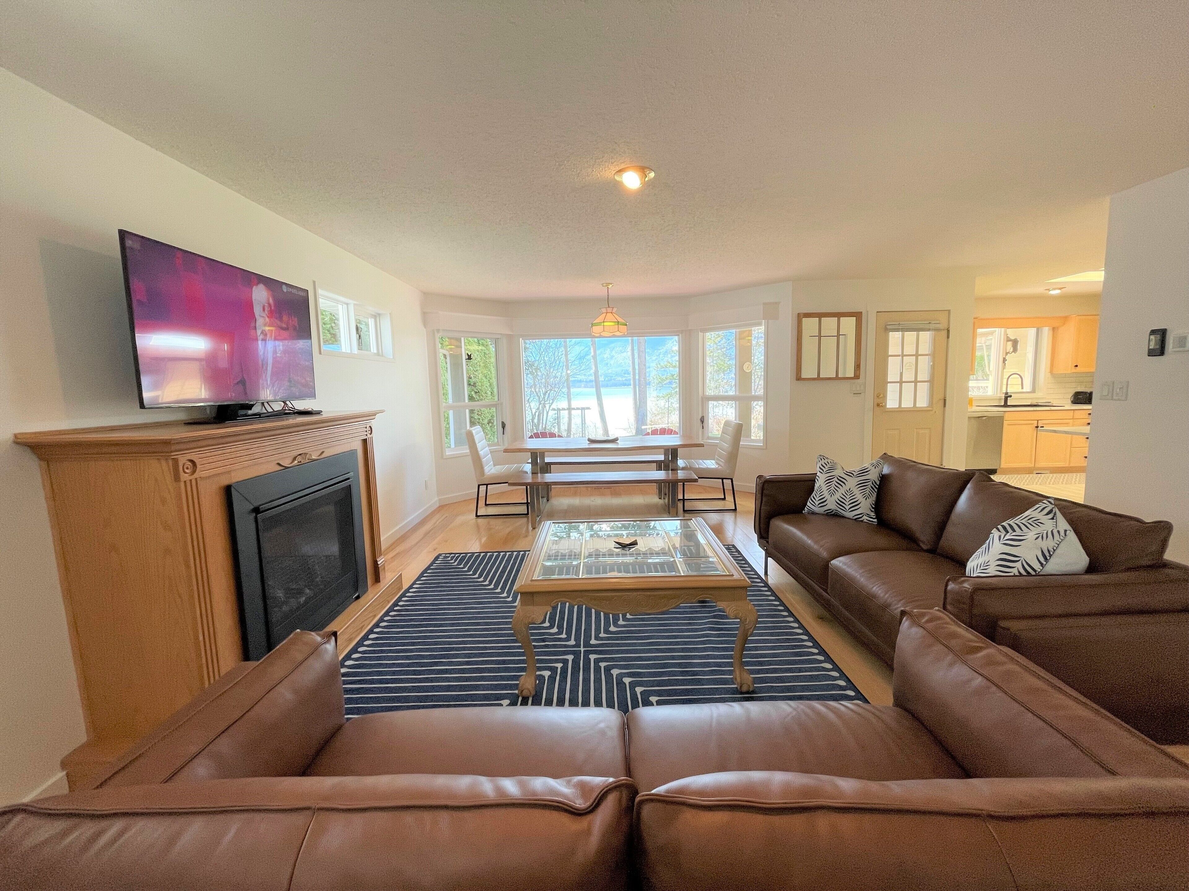 Spacious Bungalow w/ Private Pathway to Shuswap Lake. Comes with Buoy!