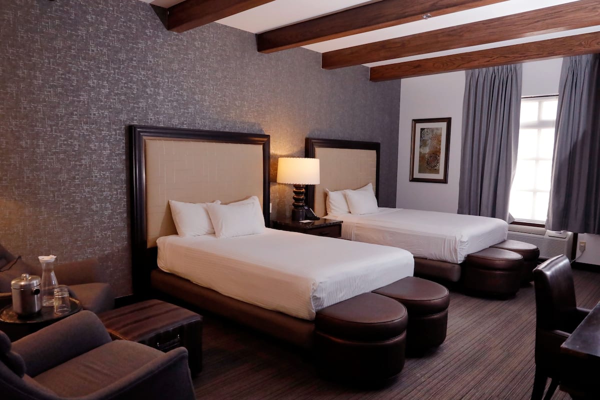 Deluxe Double Room | 1 bedroom, individually decorated, individually furnished, desk
