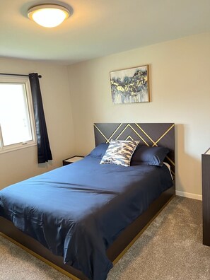 4 bedrooms, desk, iron/ironing board, free WiFi