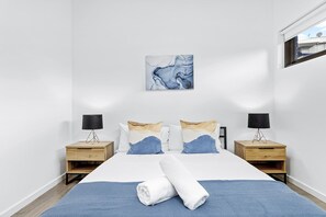 2 bedrooms, WiFi - Centre of Newtown 2 Bed Apartment (Newtown)