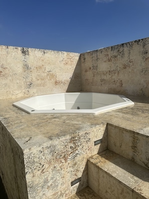 Outdoor spa tub - Luxury, Classy Private House In Santo Domingo (Santo Domingo Este)
