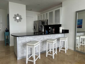 Fridge, microwave, stovetop, dishwasher