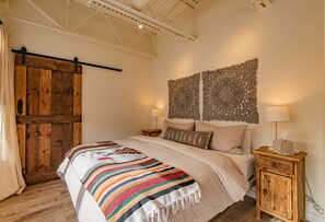 1 bedroom, desk, free WiFi, bed sheets