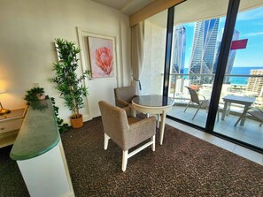 Interior - Oaks Deluxe Private Apartment - With Ocean View (Surfers Paradise)