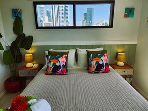 1 bedroom, iron/ironing board, WiFi, bed sheets - Broadbeach, Stylish Apartment Close To everything. (Broadbeach)