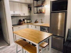 Refrigerador, microondas, horno, placa de cocina