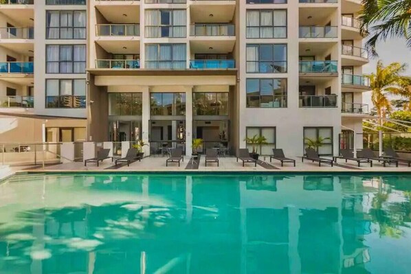 Pool - Stylish, Studio Apartment, With Ocean View.! (Surfers Paradise)