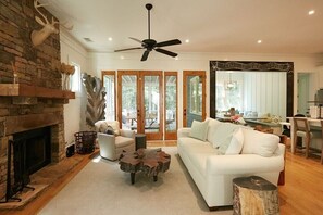 TV, fireplace - Selborne Haven at Serenbe (Palmetto)