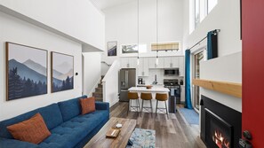 Smart TV, fireplace