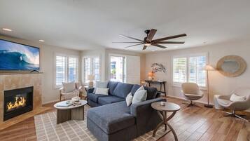 Smart TV, fireplace