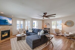 Smart TV, fireplace