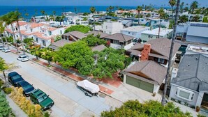Exterior - Entire Top Level * Garage * Dog OK (La Jolla)