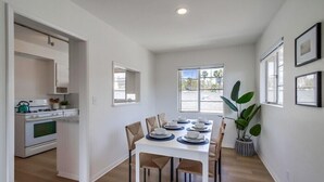 Dining - Entire Top Level * Garage * Dog OK (La Jolla)