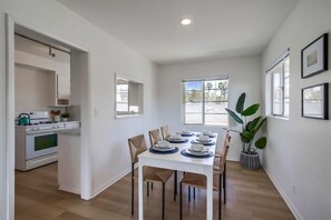 Dining - Entire Top Level * Garage * Dog OK (La Jolla)