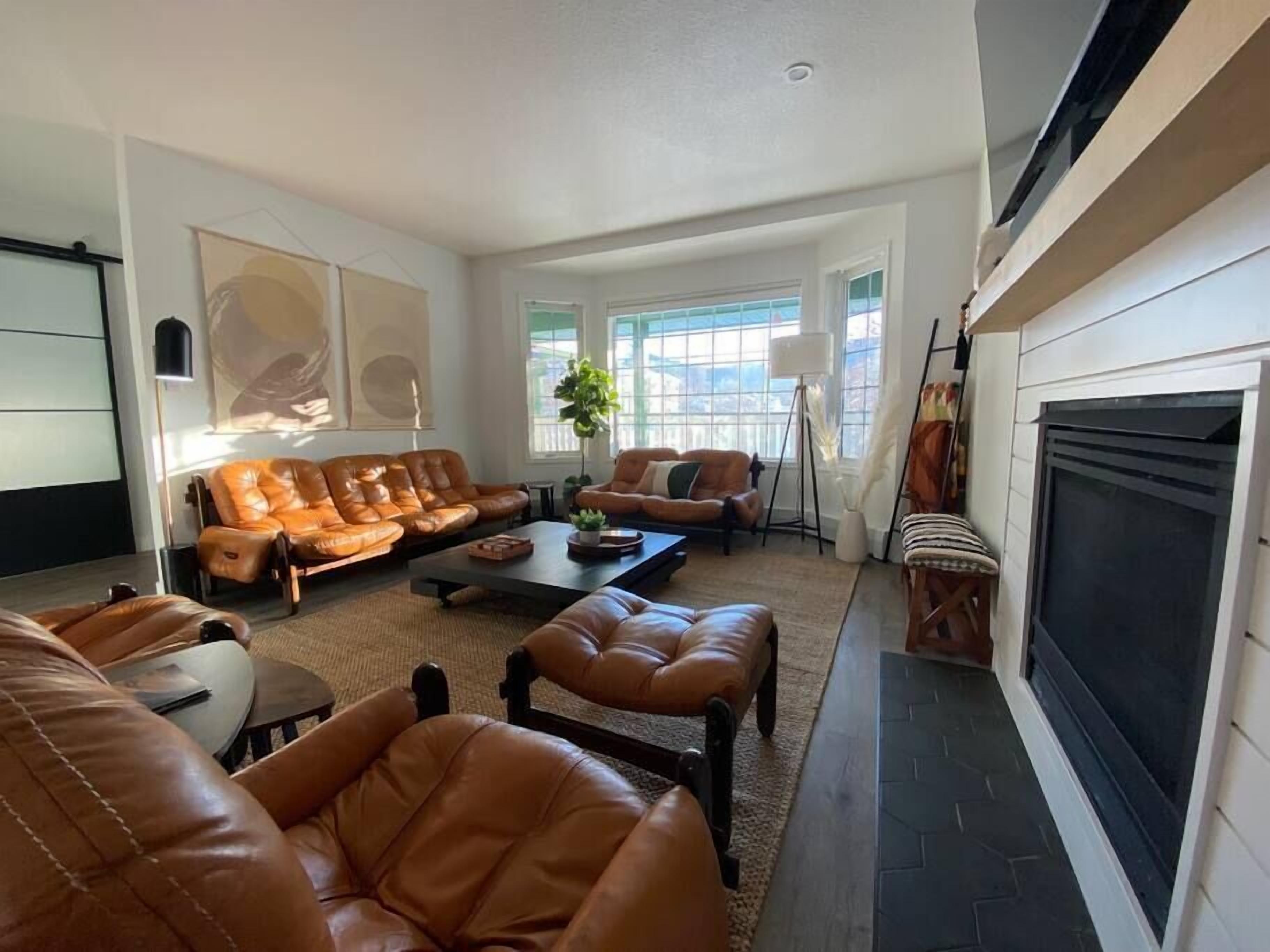 DWELL / Fernie / BC / Hot Tub / Walk to Downtown