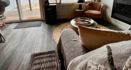 DRIFT Studio / Oceanside / Firepit / Van Isle / BC