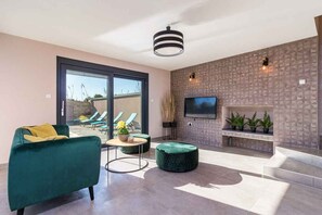 Interior - Villa with swimming pool and sun terrace (Valbandon)