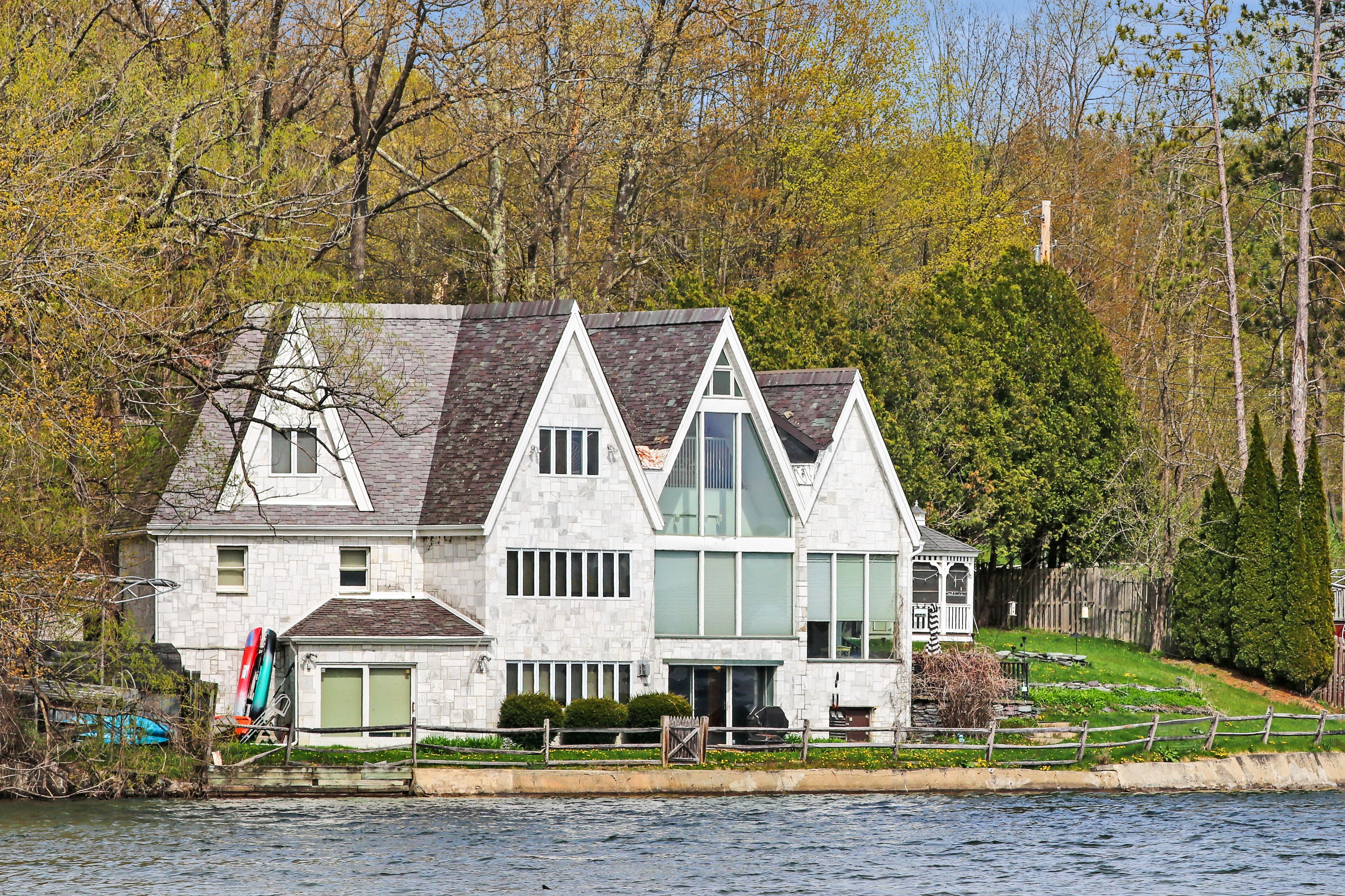 Marble House - Beautiful Lake Front Home with scenic view