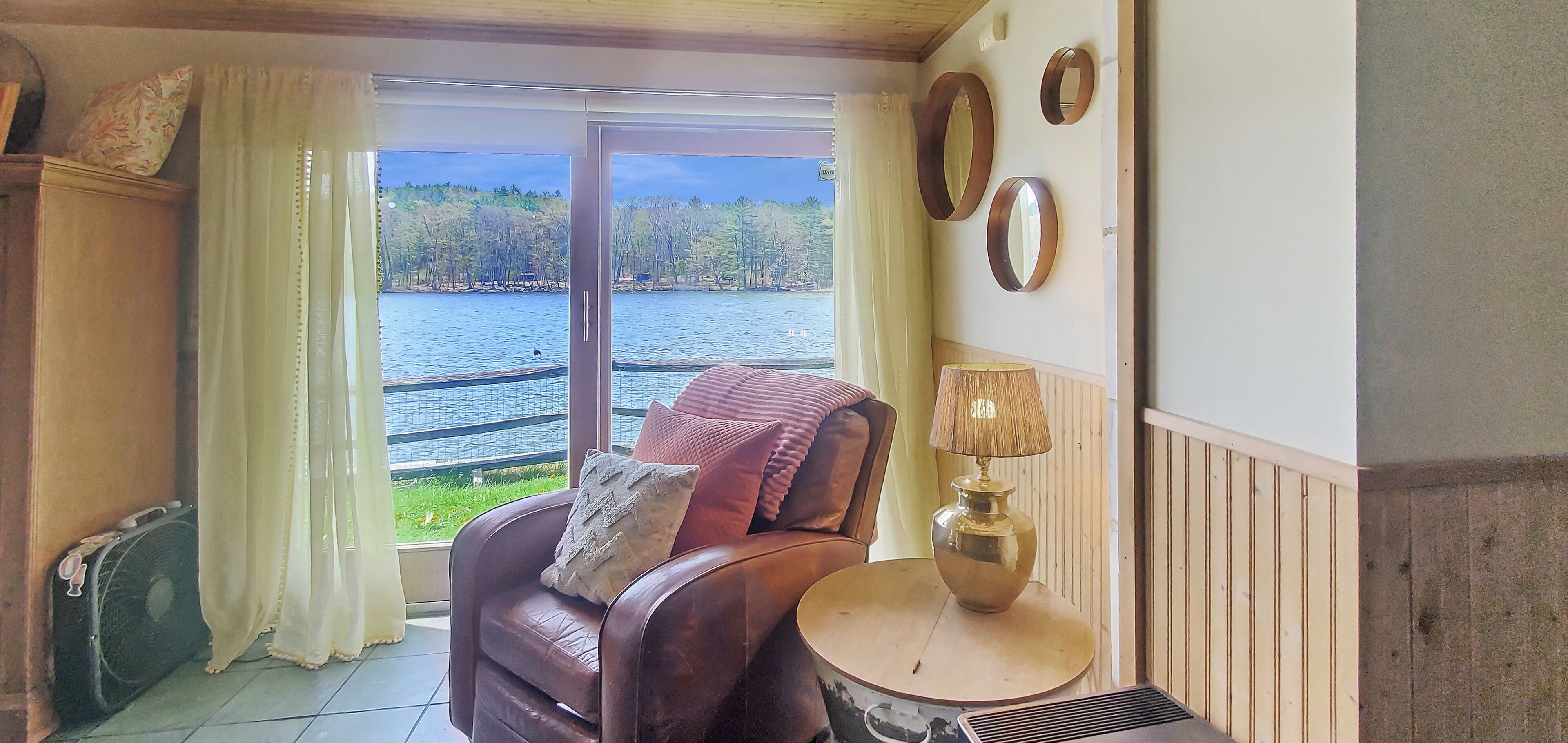 Marble House - Beautiful Lake Front Home with scenic view