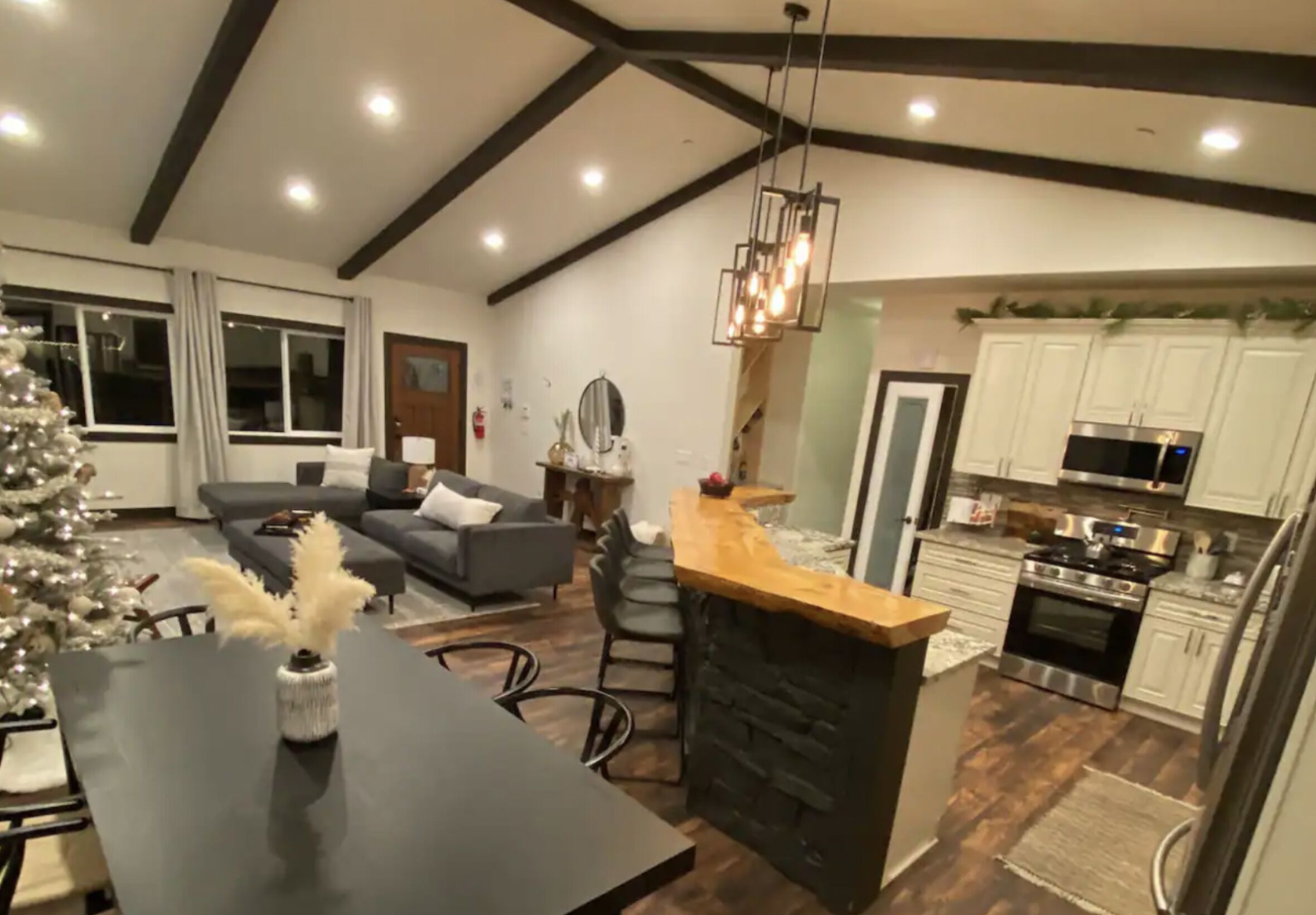 Welcome to the CHIC and Brand New “Selah Summit”