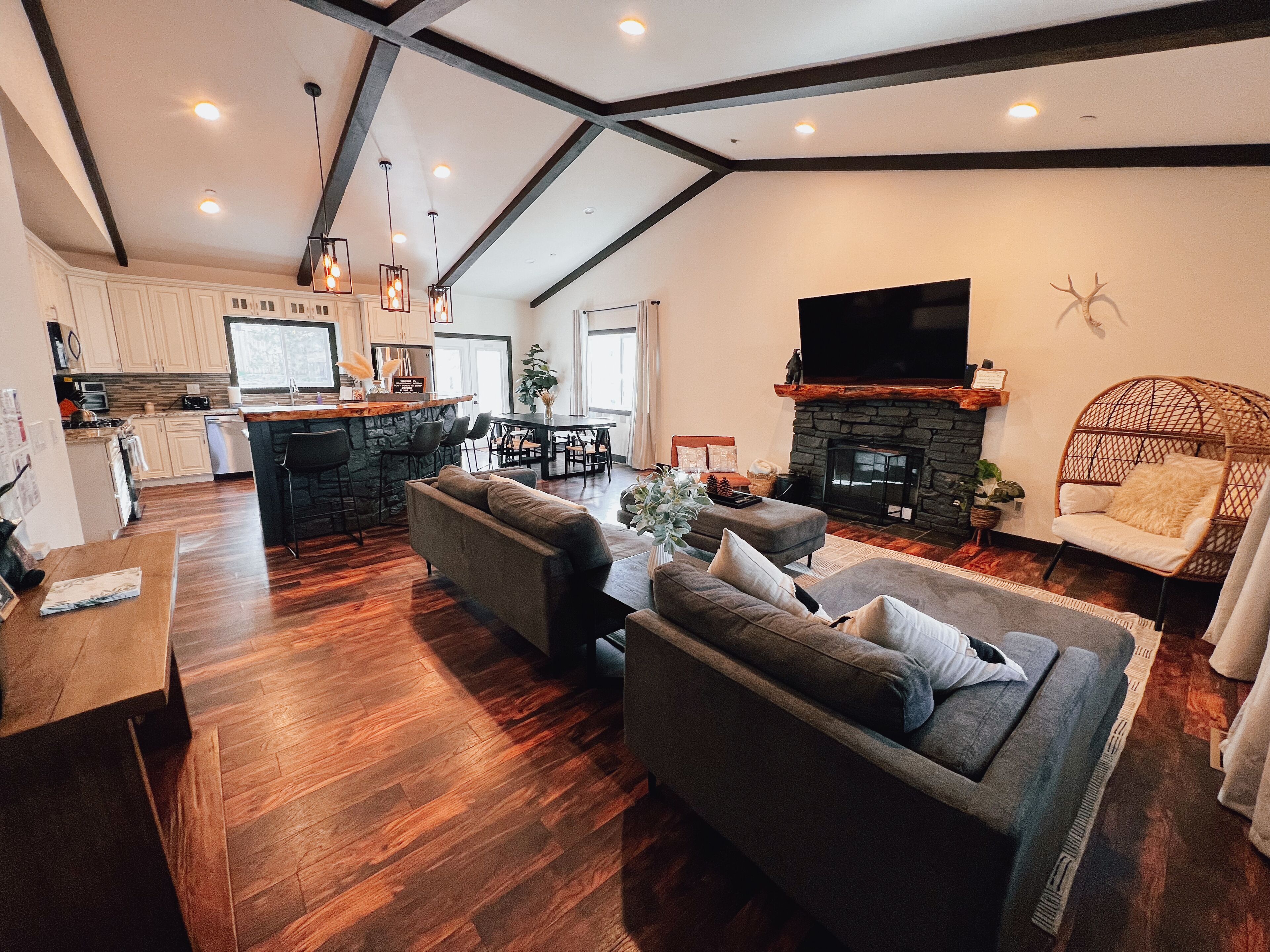 Welcome to the CHIC and Brand New “Selah Summit”