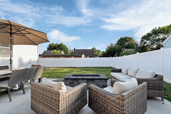 Outdoor dining - THE Pro Football HOF  Home (Canton)