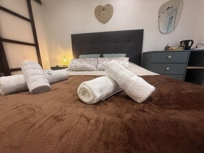 1 bedroom, WiFi, bed sheets - 🌿 Charming & relaxing stay in the heart of Burgundy 🌿 (Malay-le-Petit)