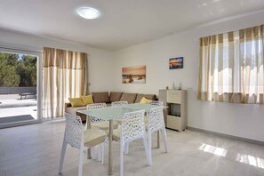 Dining - Holiday home with pool (Ližnjan)