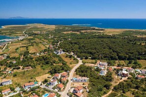Aerial view - Holiday home with pool (Ližnjan)