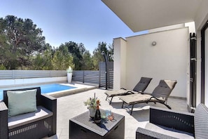 Terrace/patio - Holiday home with terrace and pool (Ližnjan)