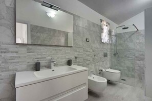 シャワー、ビデ