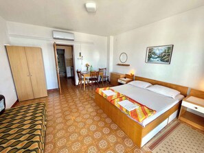 1 室のベッドルーム、WiFi