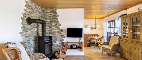 TV, fireplace, DVD player, stereo