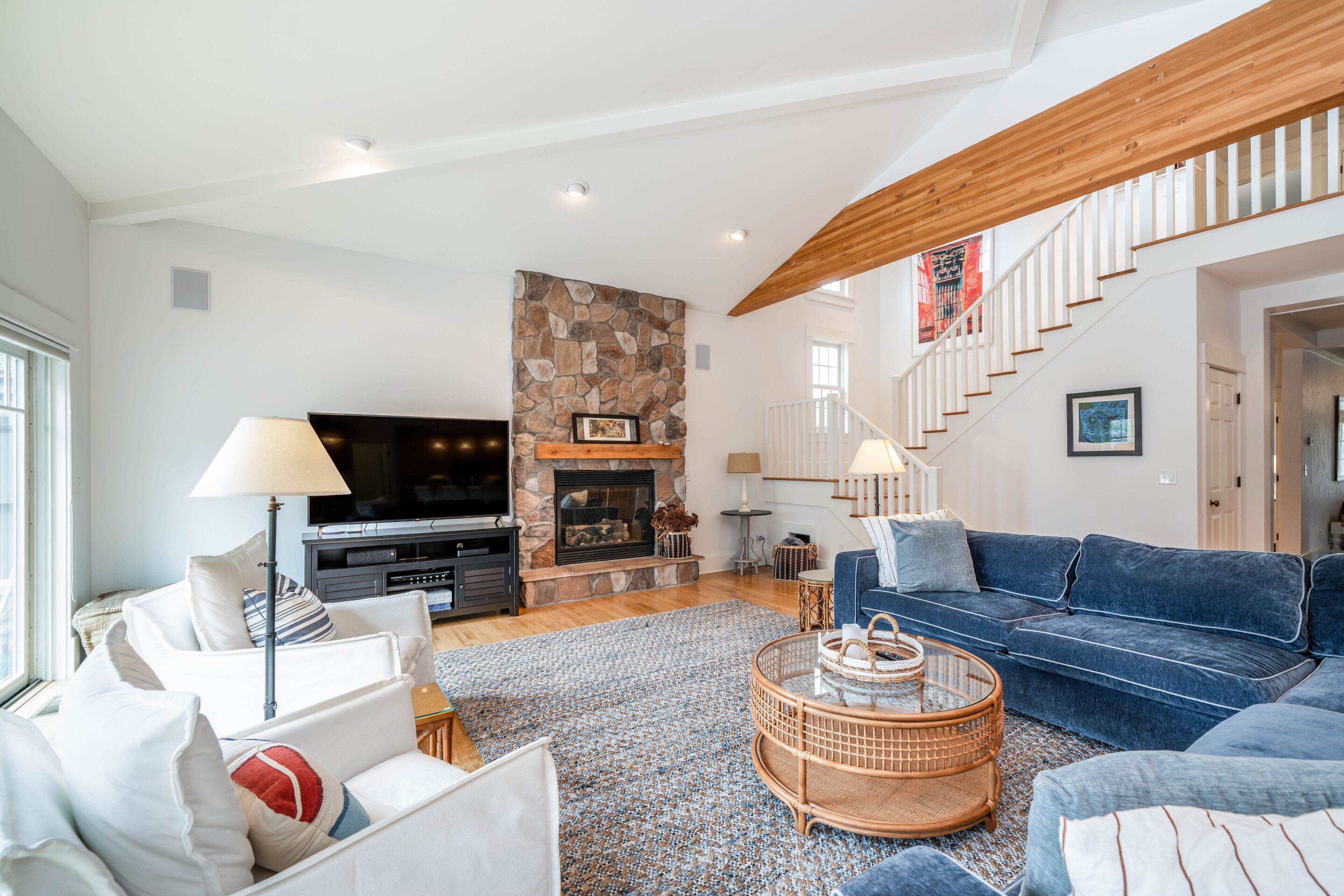 5 Bedroom Modern Farmhouse w/Lake Access & Hot Tub!