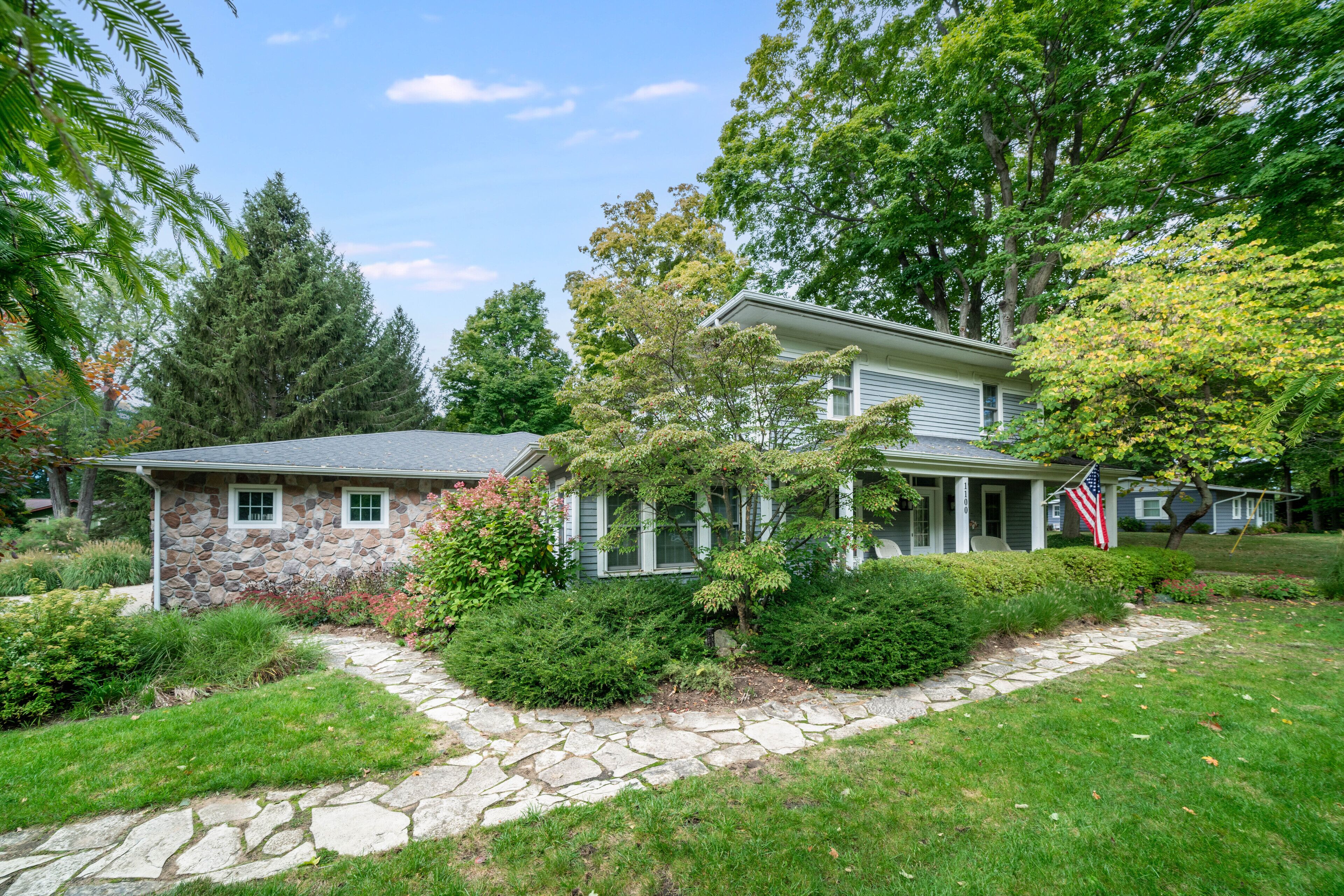 5 Bedroom Modern Farmhouse w/Lake Access & Hot Tub!