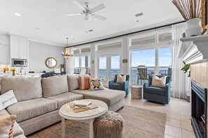 Smart TV, fireplace