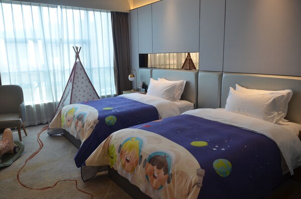Family twin bed room