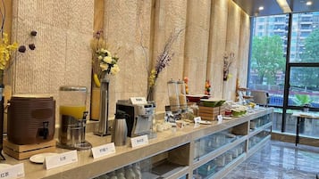 包含每日当地美食早餐