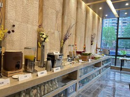 包含每日当地美食早餐