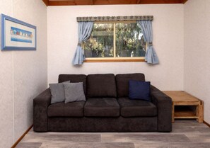 Spa Cabin - Sleeps 4 | Área de estar | TV, DVD player