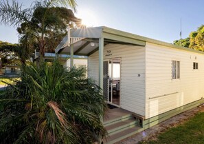 Spa Cabin - Sleeps 2 | Tabla de planchar con plancha, wifi gratis, ropa de cama