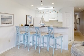 Interior - Lake-view 3rd-floor condo with balcony, hot tub, outdoor pool, washer/dryer, AC (Little River)