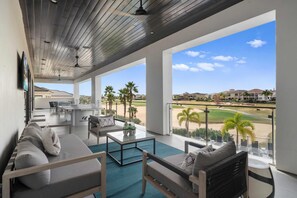 Terrace/patio - Legends Palazzo: Theater, Arcade, Private Pool, Free Water Park, Golf View (Kissimmee)