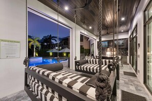 Terrace/patio - Legends Palazzo: Theater, Arcade, Private Pool, Free Water Park, Golf View (Kissimmee)