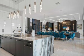 Dining - Legends Palazzo: Theater, Arcade, Private Pool, Free Water Park, Golf View (Kissimmee)