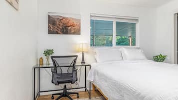 2 makuuhuonetta, työpöytä, silitysrauta/-lauta, ilmainen Wi-Fi