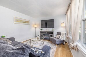 Smart TV, fireplace - Cozy Boise Gem: Private Yard, Game Room & Workspace
 (BOISE)