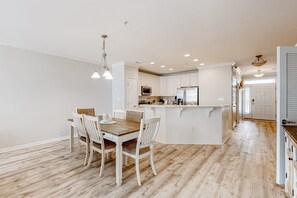 Dining - Stylish, single-level condo with pools, a picnic area, & private beach access (Ocean City)