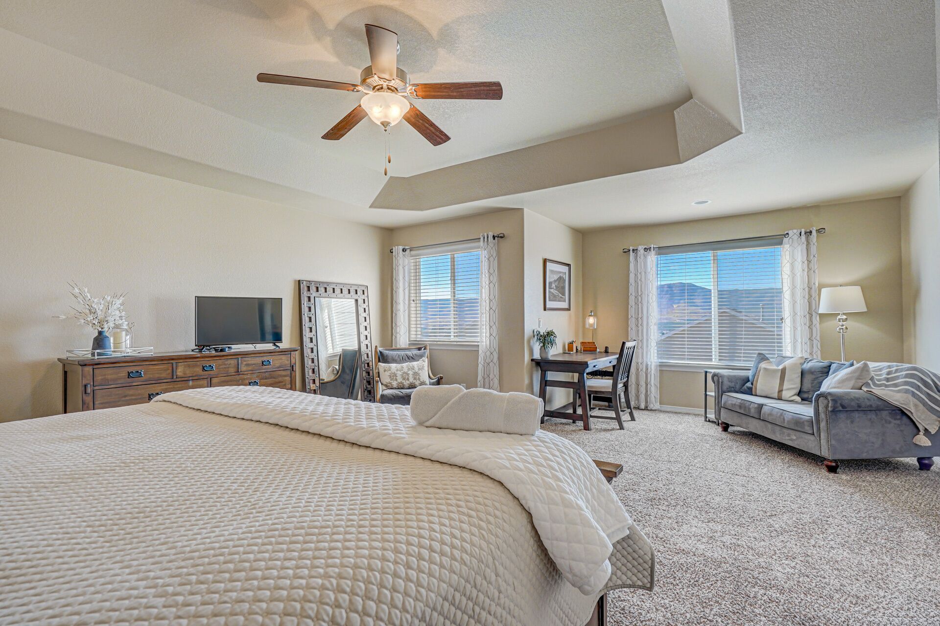 Mountain View-PS4-XBOX ONE-Fireplace-Tread Mill